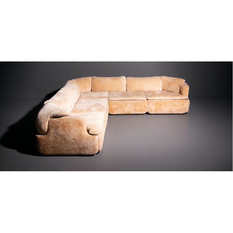 Confidential sofa in beige velvet by Saporiti