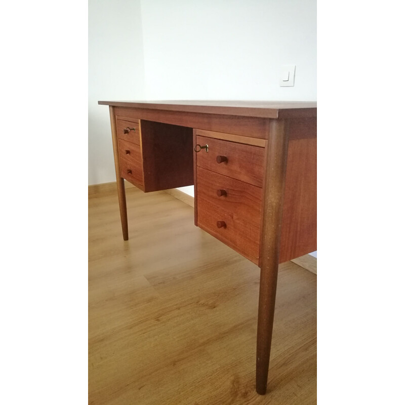 Vintage scandinavian desk in teak