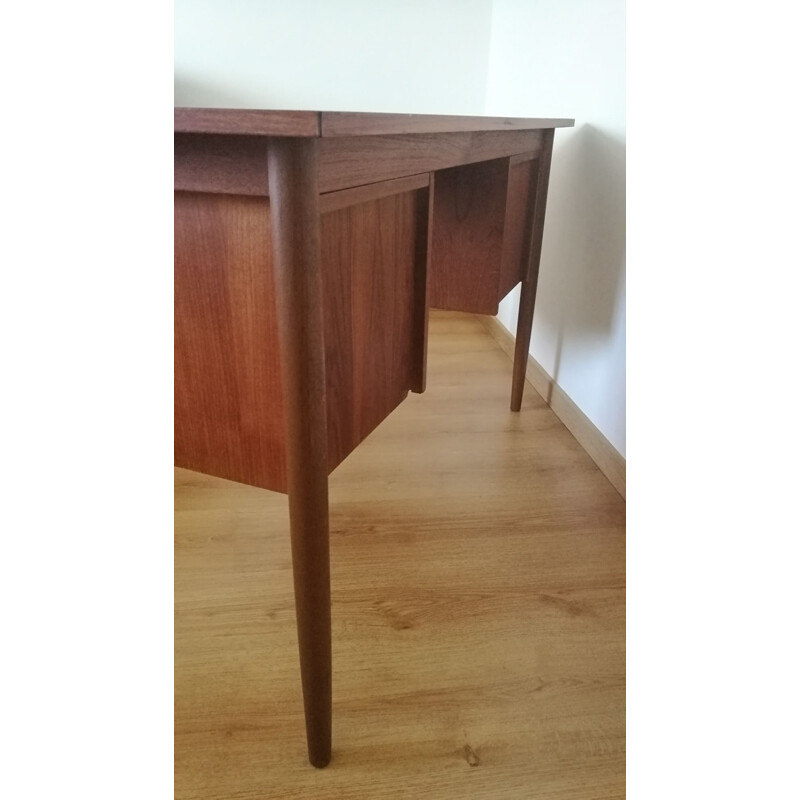 Vintage scandinavian desk in teak