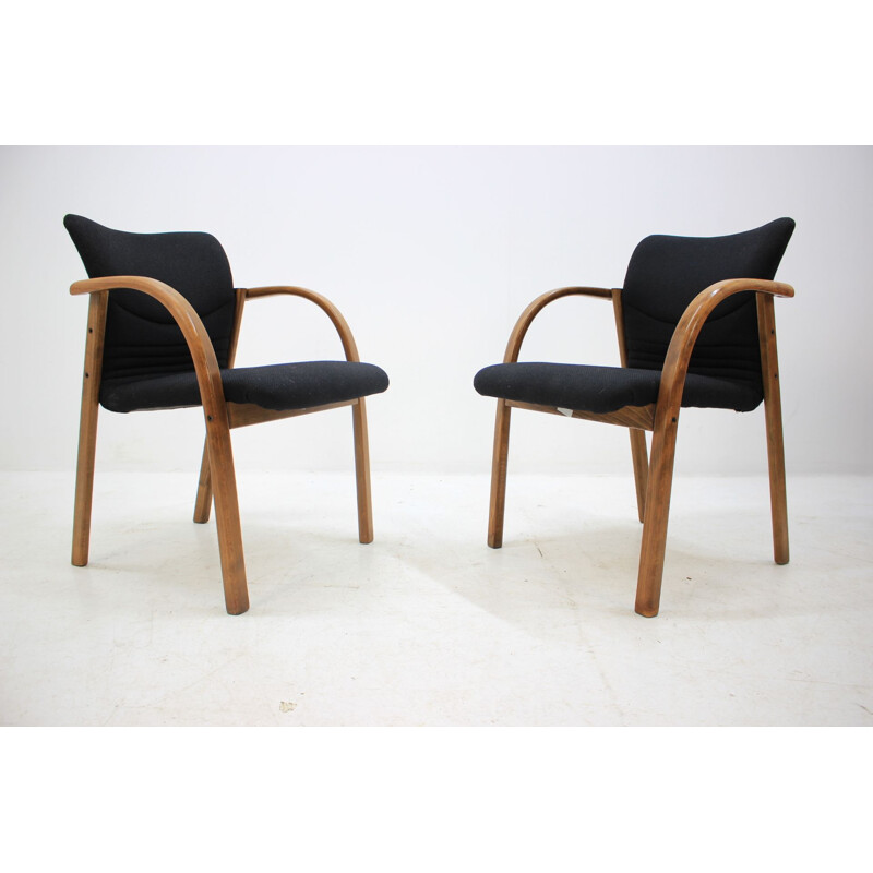 Paar vintage zwarte houten fauteuils van Form, Tsjechoslowakije 1980