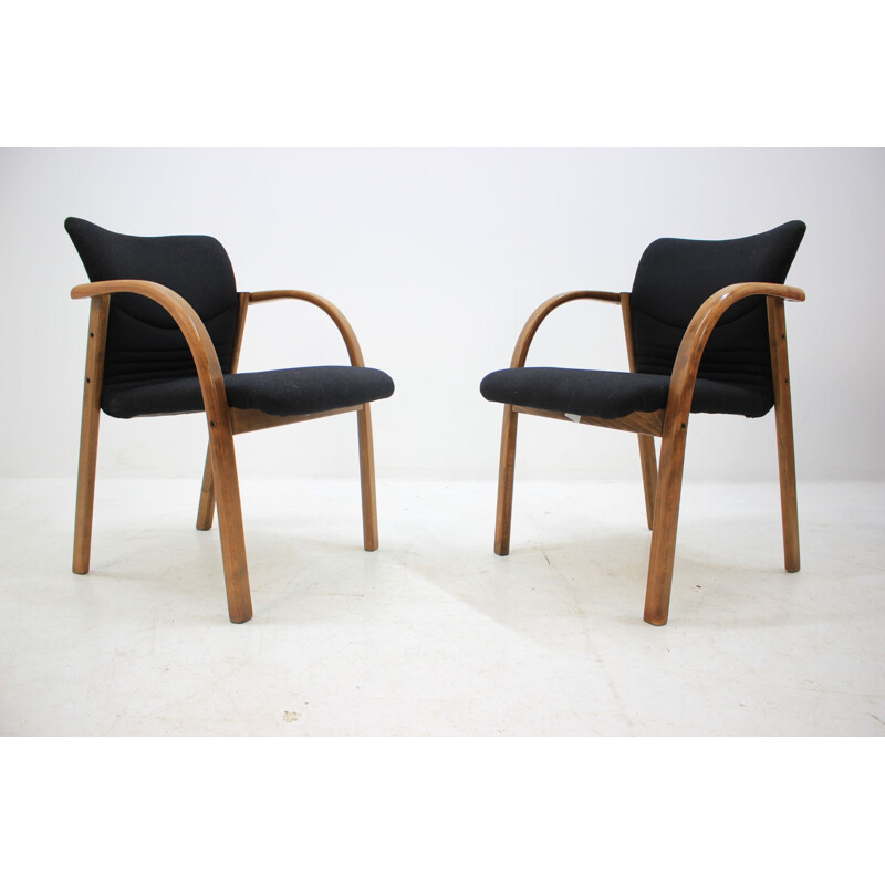 Pareja de sillones vintage de madera negra de Form, Checoslovaquia 1980