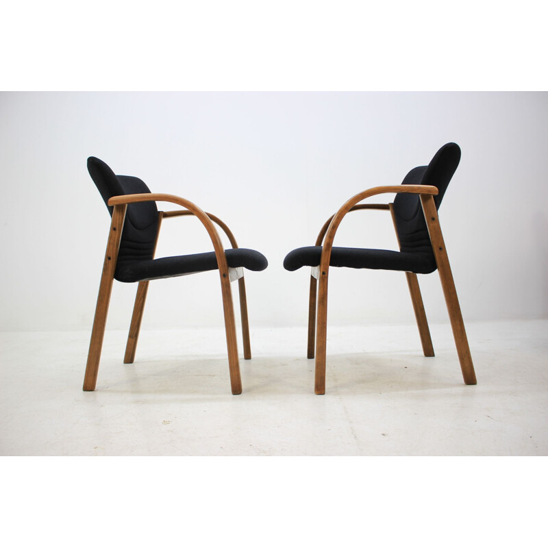 Paar vintage zwarte houten fauteuils van Form, Tsjechoslowakije 1980