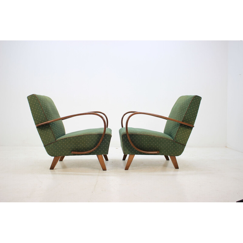 Set of 2 vintage armchairs by Jindřich Halabala in oakwood and green fabric