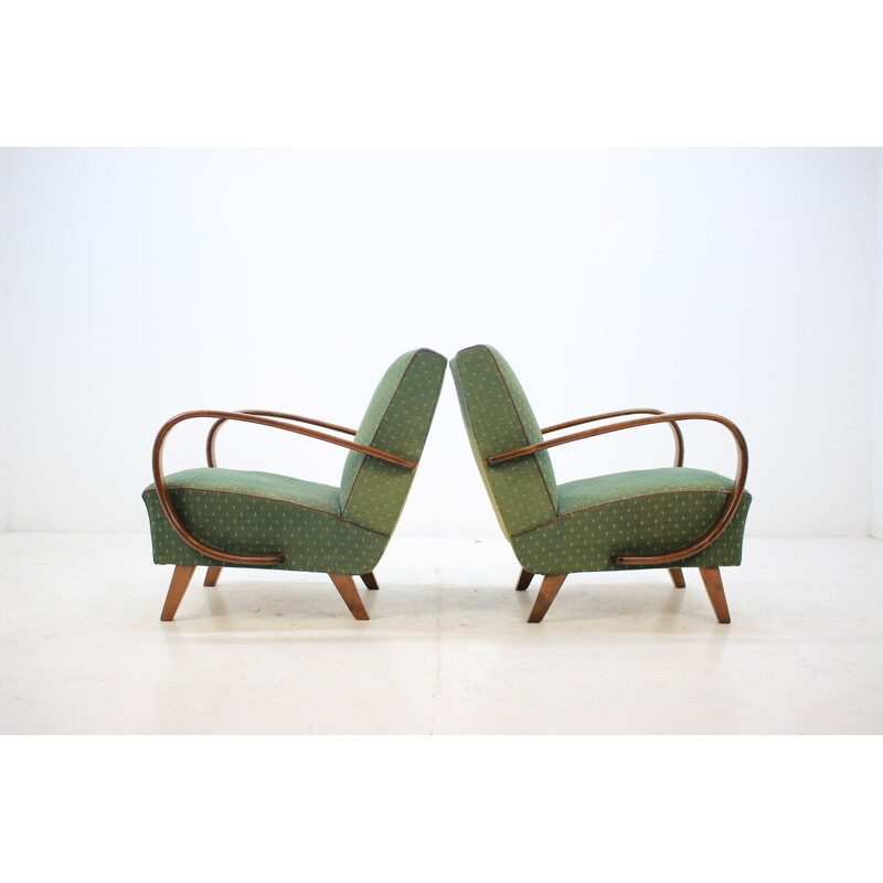 Set of 2 vintage armchairs by Jindřich Halabala in oakwood and green fabric