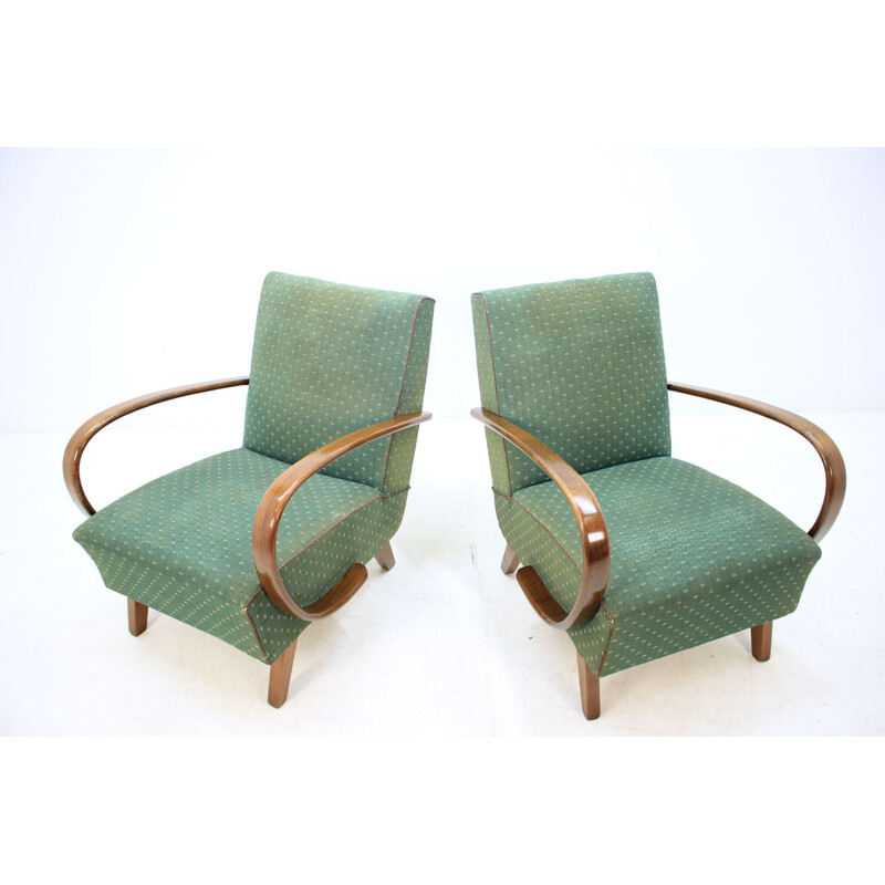 Ensemble de 2 fauteuils vintage par Jindřich Halabala en chêne et tissu vert