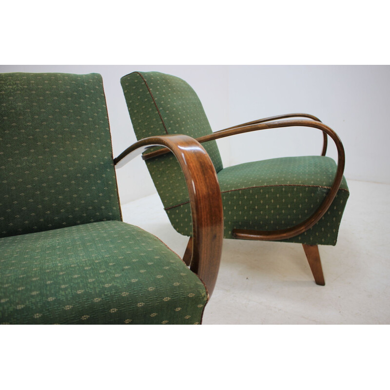 Ensemble de 2 fauteuils vintage par Jindřich Halabala en chêne et tissu vert