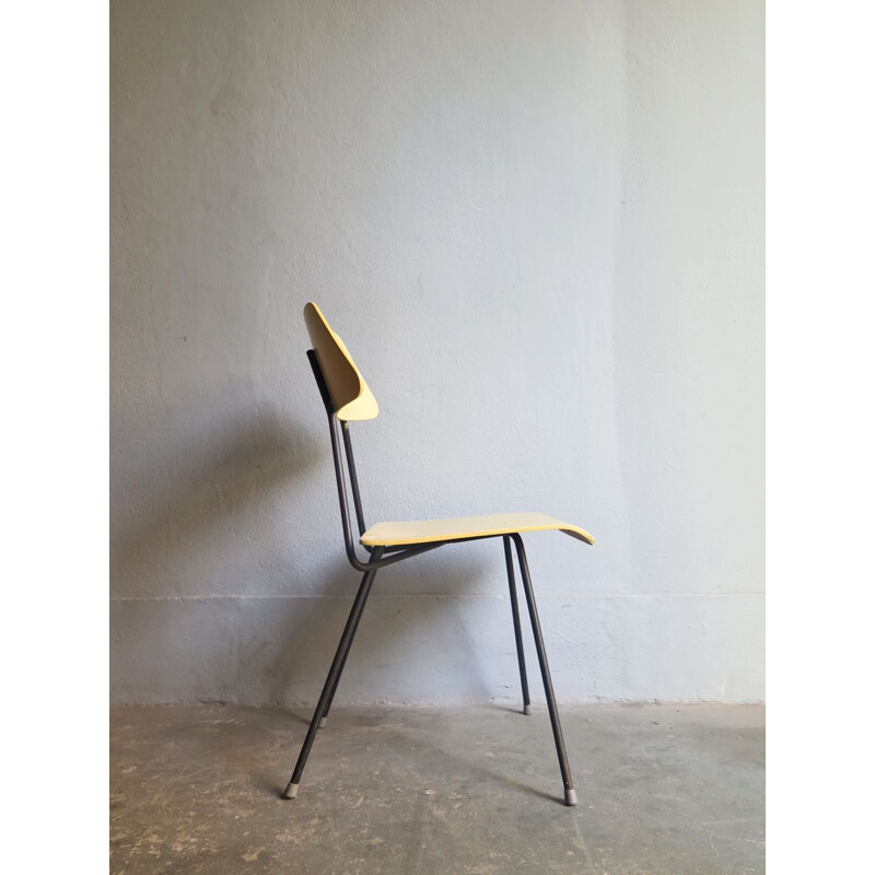 Chaise vintage jaune avec armature en métal noir et bois