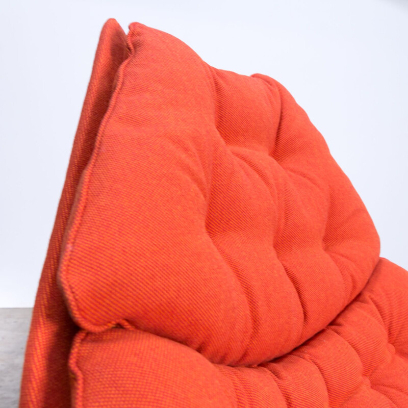 Vintage F588 orange lounge fauteuil for Artifort 1960