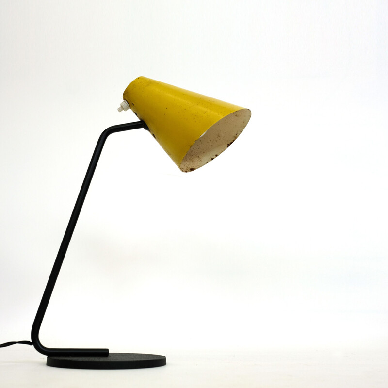 Lampe vintage en métal laqué et tôle laquée jaune