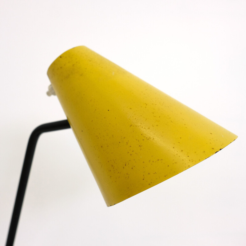Lampe vintage en métal laqué et tôle laquée jaune