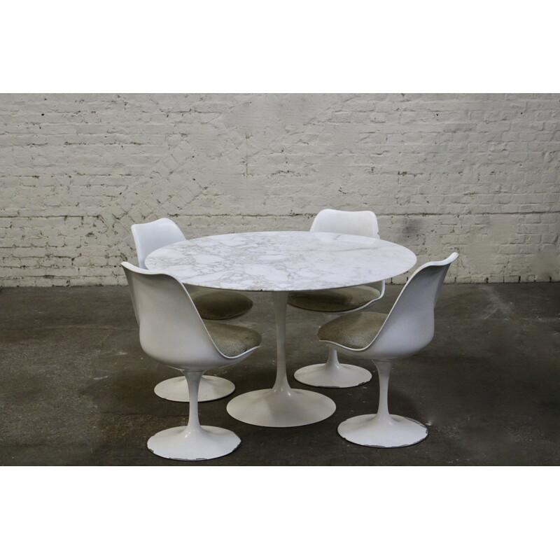 Vintage Tulip table by Saarinen for Knoll in white marble