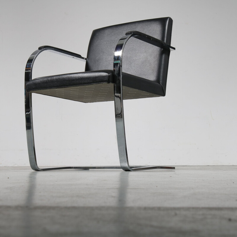 Fauteuil vintage BRNO pour Knoll International en simili cuir noir et métal