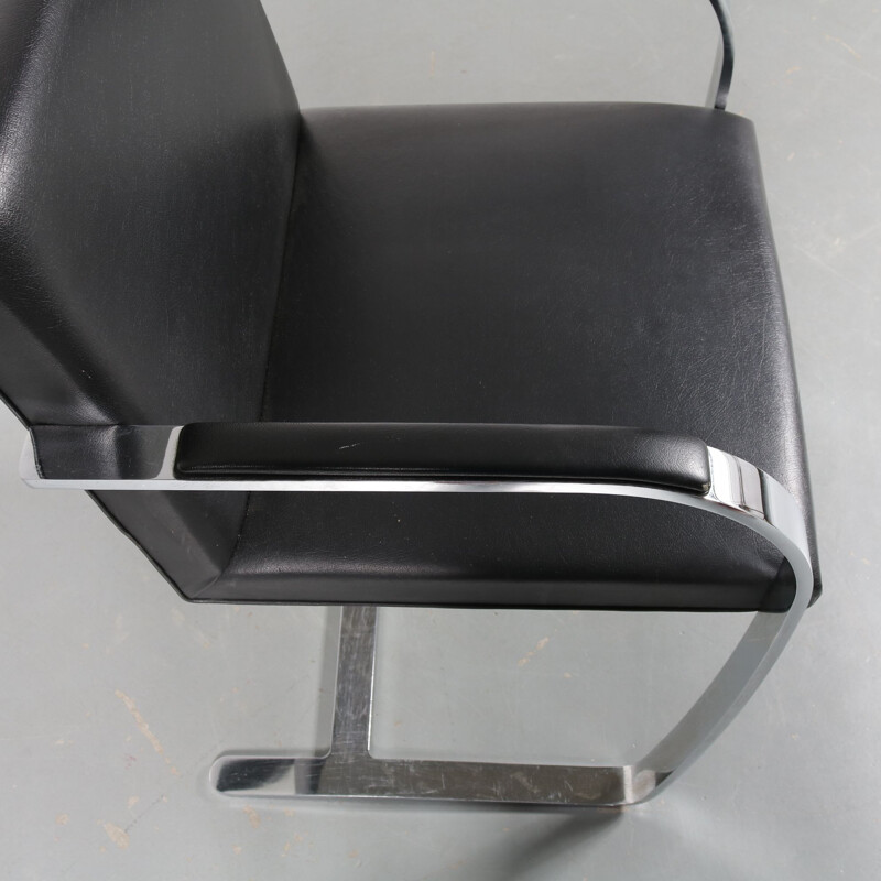 Fauteuil vintage BRNO pour Knoll International en simili cuir noir et métal