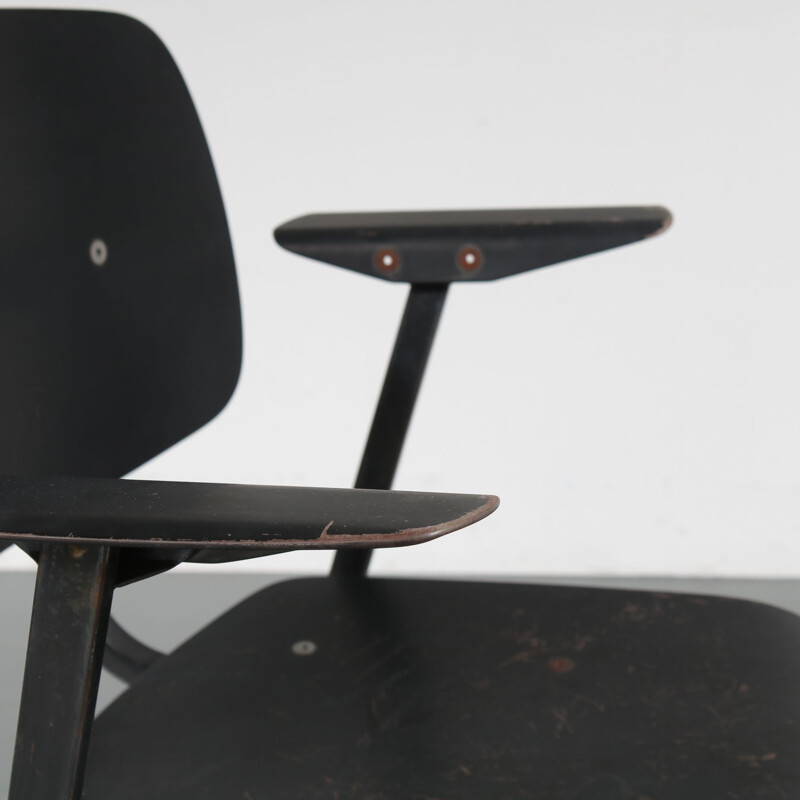 Chaise vintage Revolt pour Ahrend de Cirkel en métal noir 1950