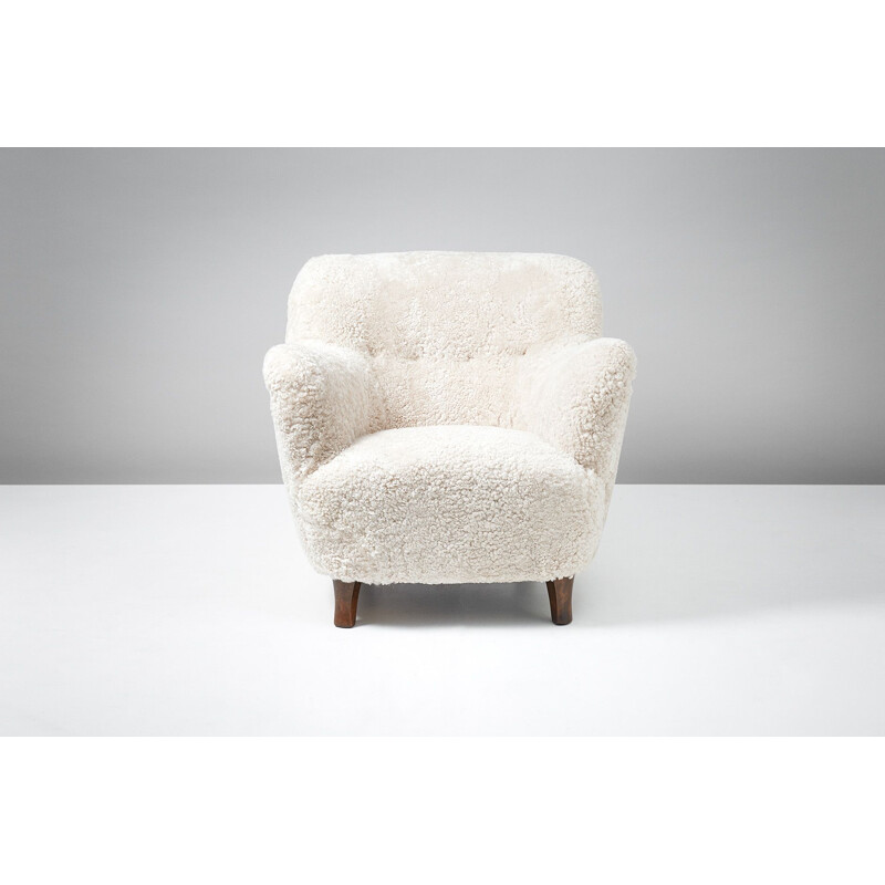 White sheepskin armchair by Elias Svedberg