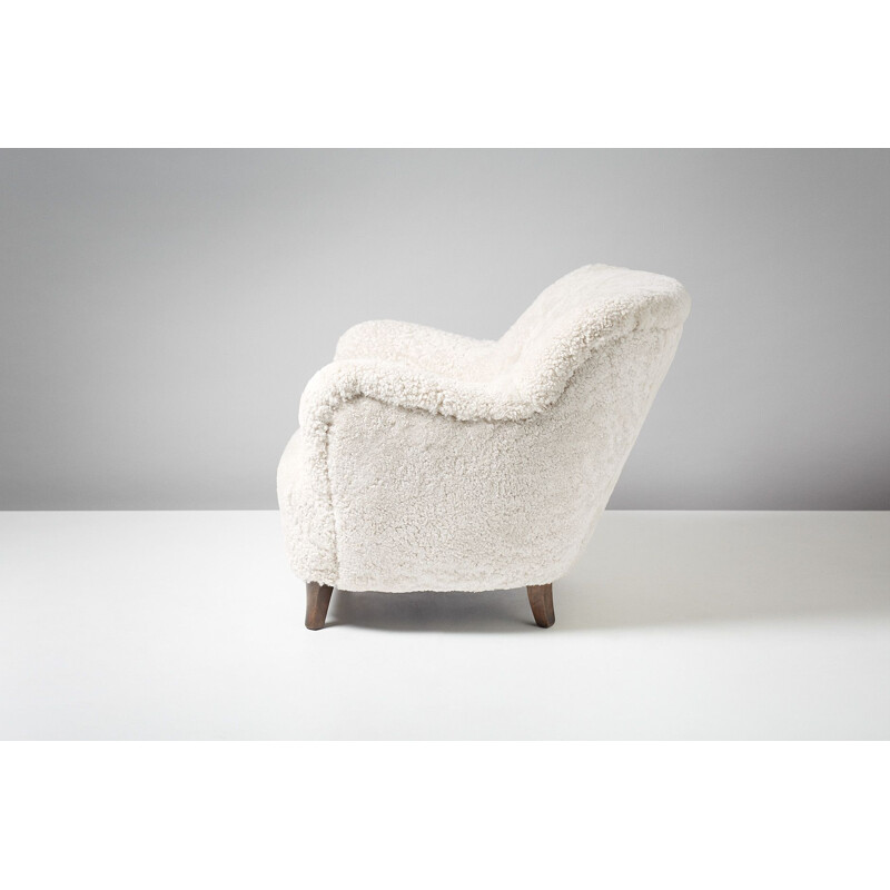 White sheepskin armchair by Elias Svedberg