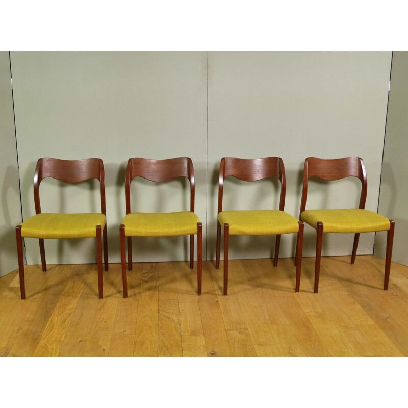 Set of 4 vintage yellow chairs "71" by Niels O. Møller