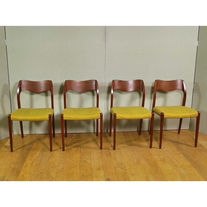 Suite de 4 chaises vintage jaunes "71" par Niels O. MOLLER