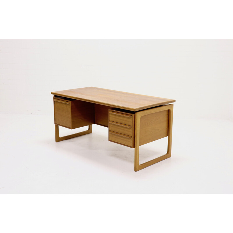 Bureau vintage en teck par GV Gasvig pour GV Møbler