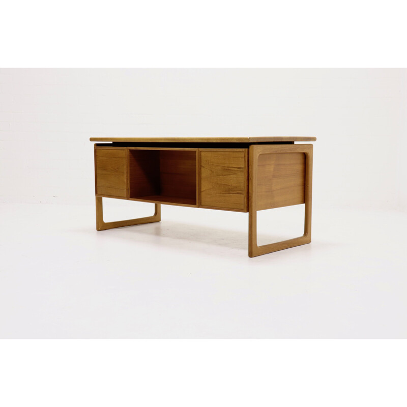 Bureau vintage en teck par GV Gasvig pour GV Møbler