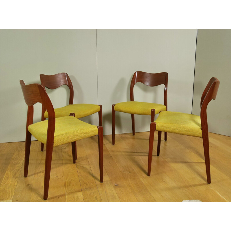 Set of 4 vintage yellow chairs "71" by Niels O. Møller