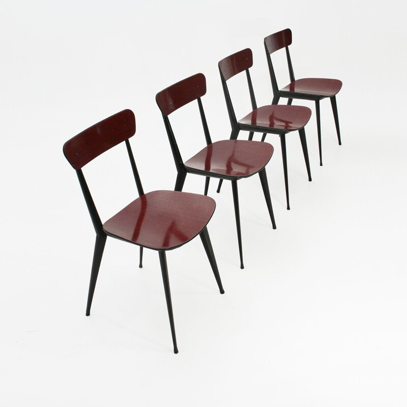 Suite de 4 chaises rouges en métal