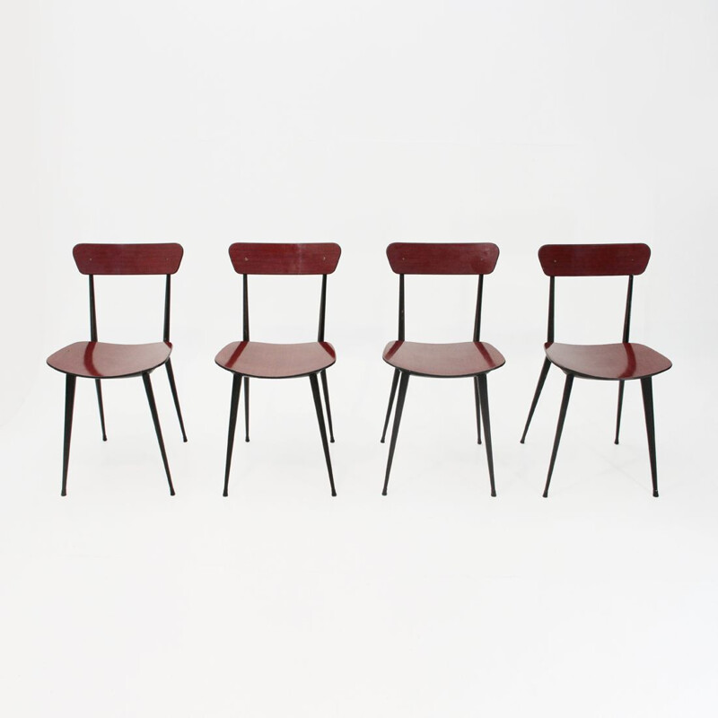 Suite de 4 chaises rouges en métal