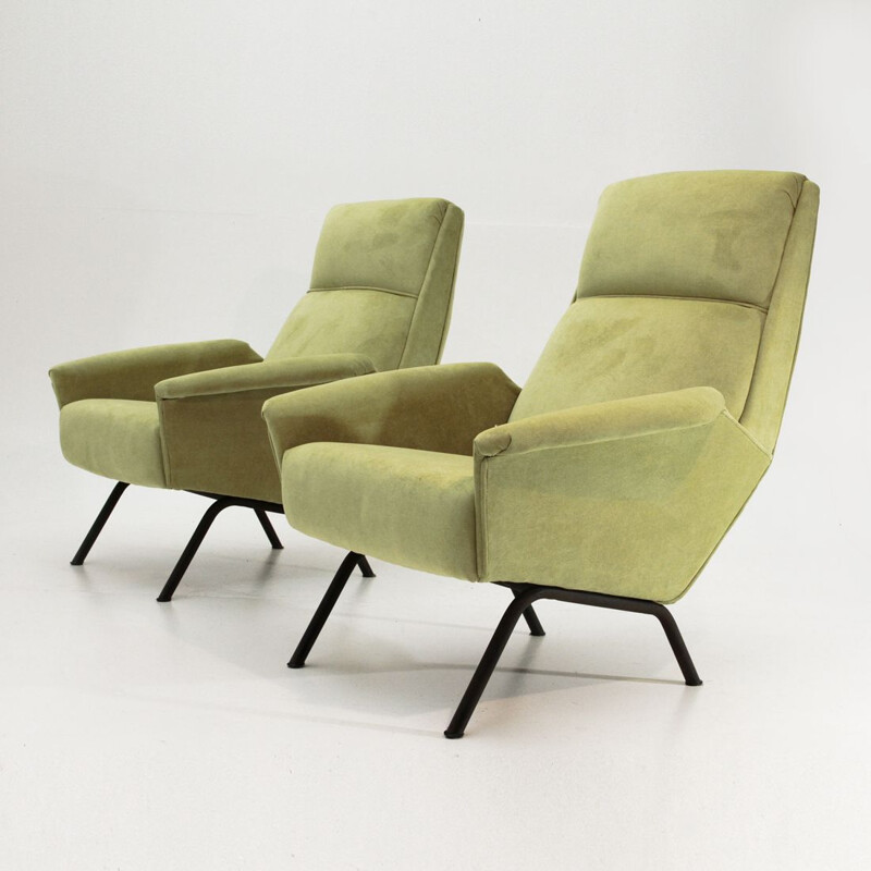 Paire de fauteuils italiens en velours vert