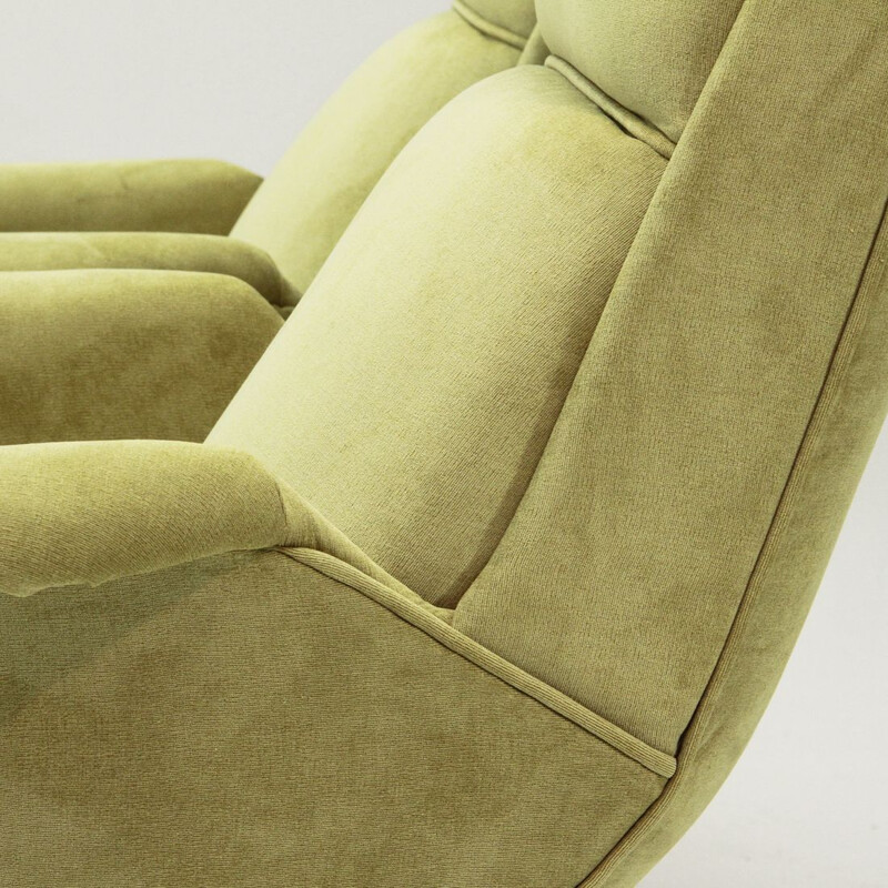 Paire de fauteuils italiens en velours vert