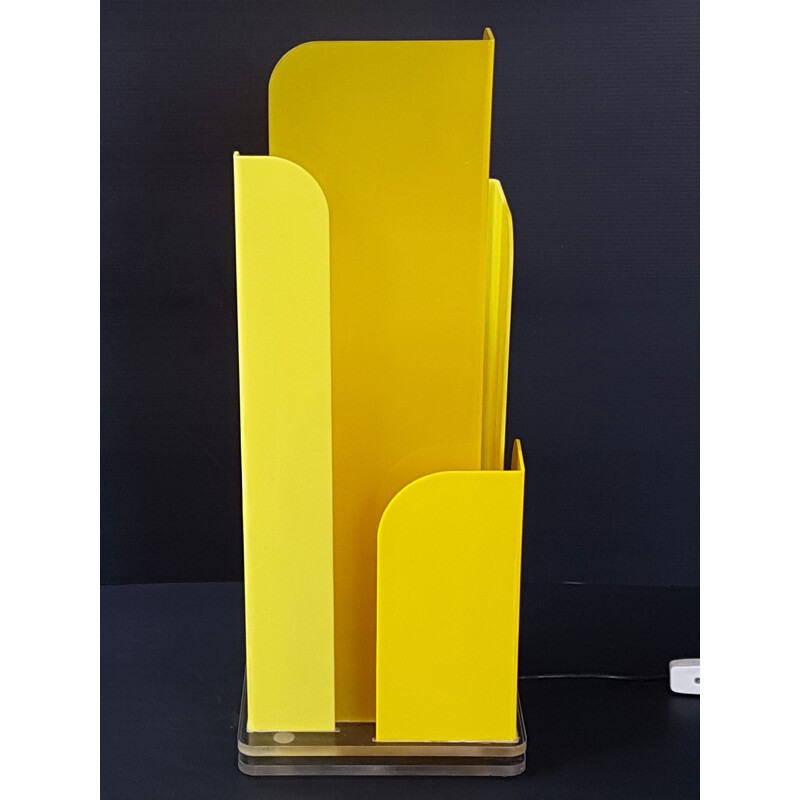 Lampada da tavolo in plexiglas giallo