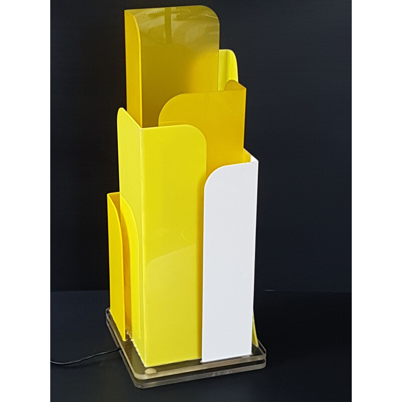 Lámpara de mesa de plexiglás amarillo