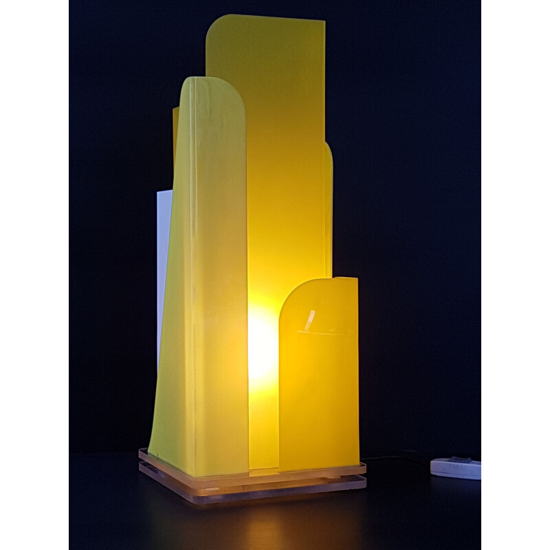 Gelbe Tischlampe aus Plexiglas