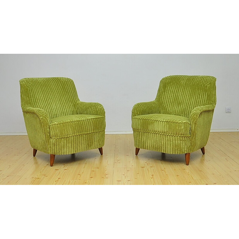 Set of 2 vintage green lounge chairs