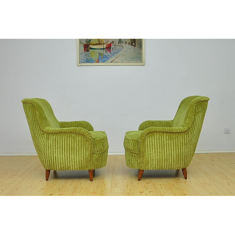 Set of 2 vintage green lounge chairs