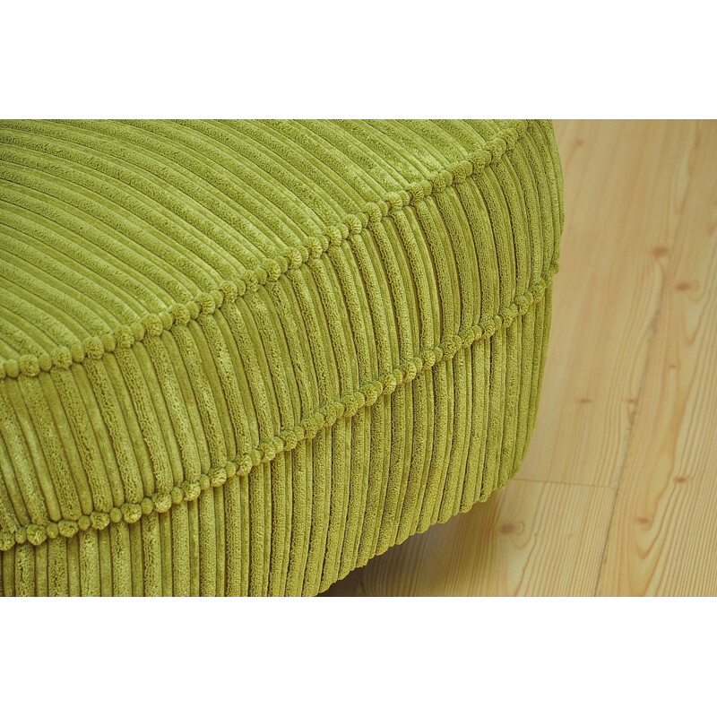 Set of 2 vintage green lounge chairs