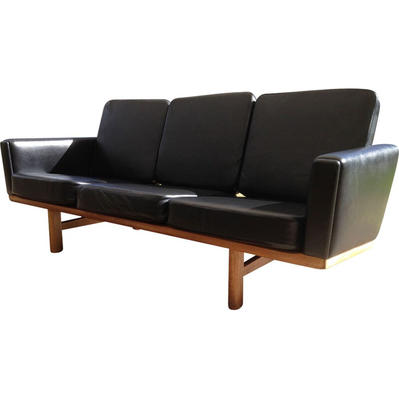Vintage 2363 Getama sofa by Wegner in black leather