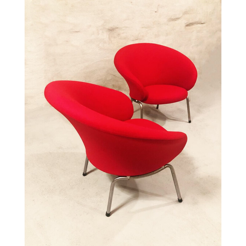Vintage red armchair 570 by Artifort