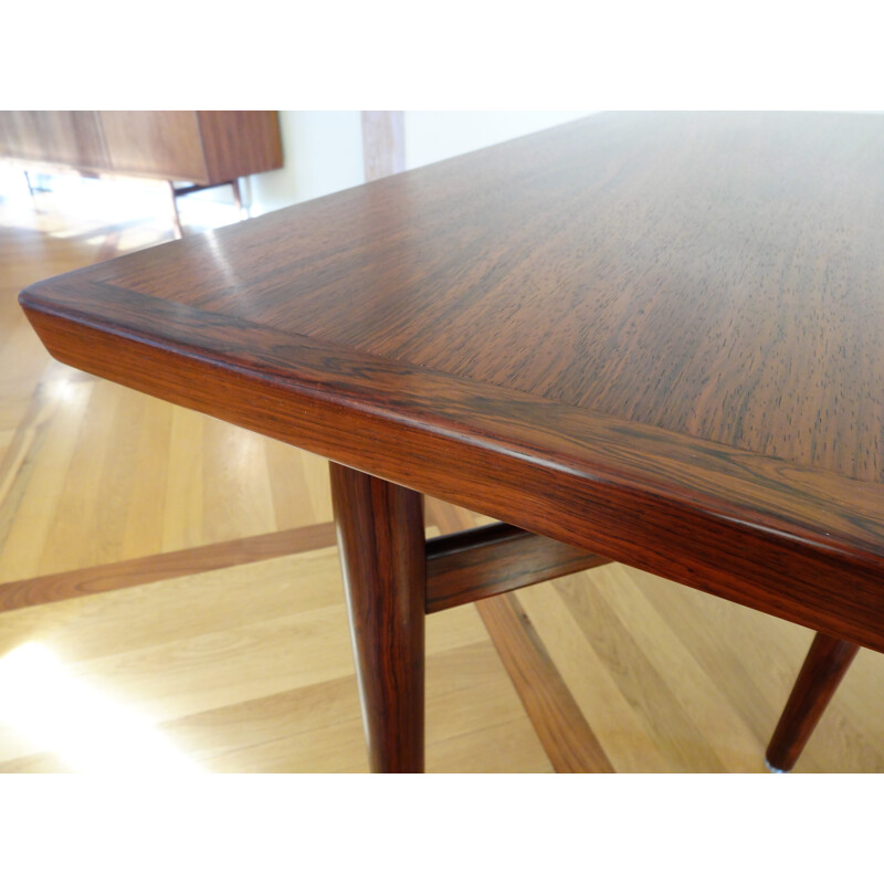 Vintage extendable table in rosewood by Arne Vodder