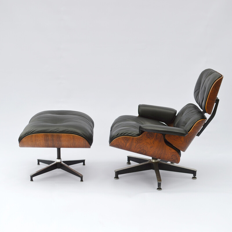 Vintage lounge chair & ottoman in rosewood by Eames for Herman Miller