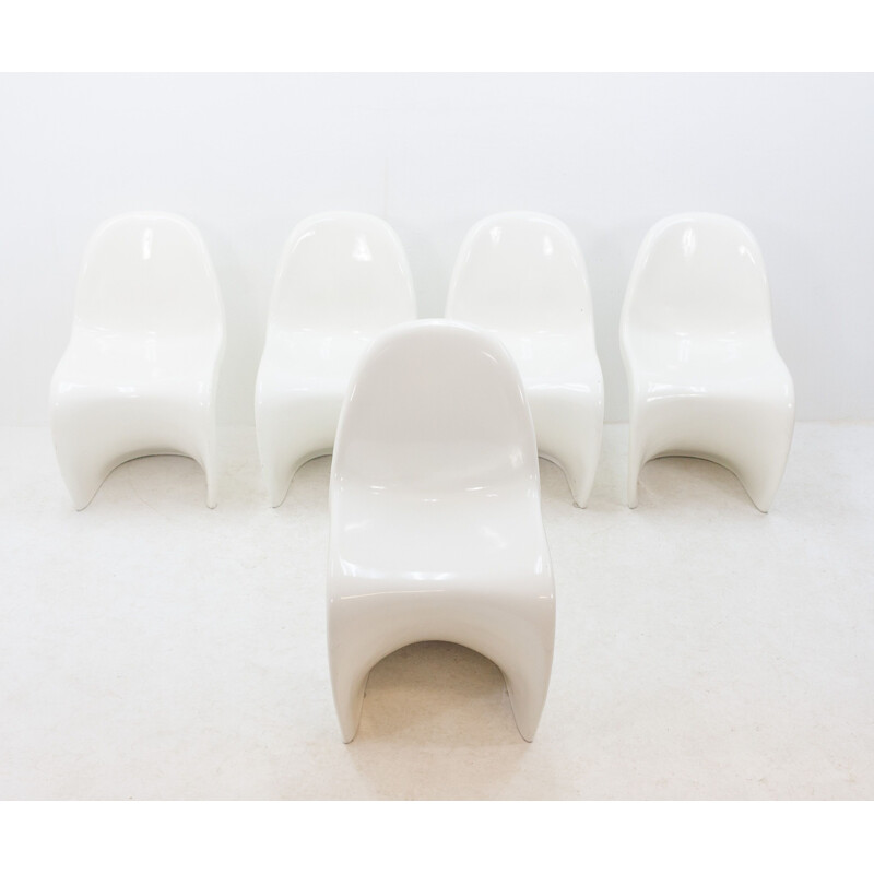 Set of 5 white chairs by Verner Panton
