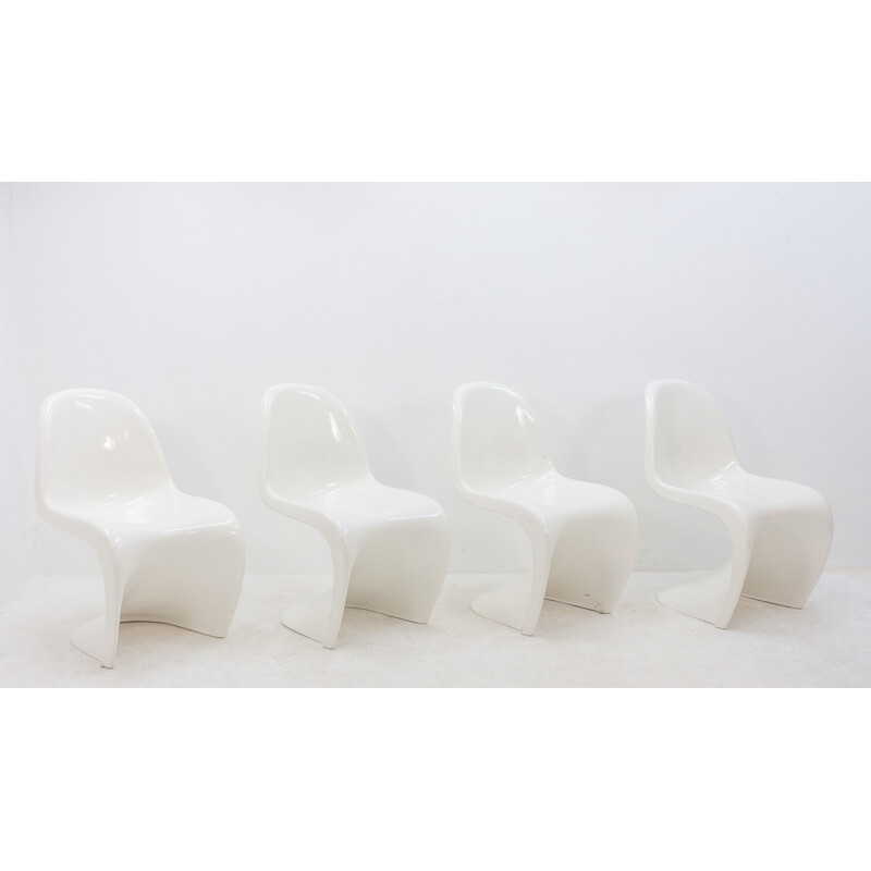 Set of 5 white chairs by Verner Panton