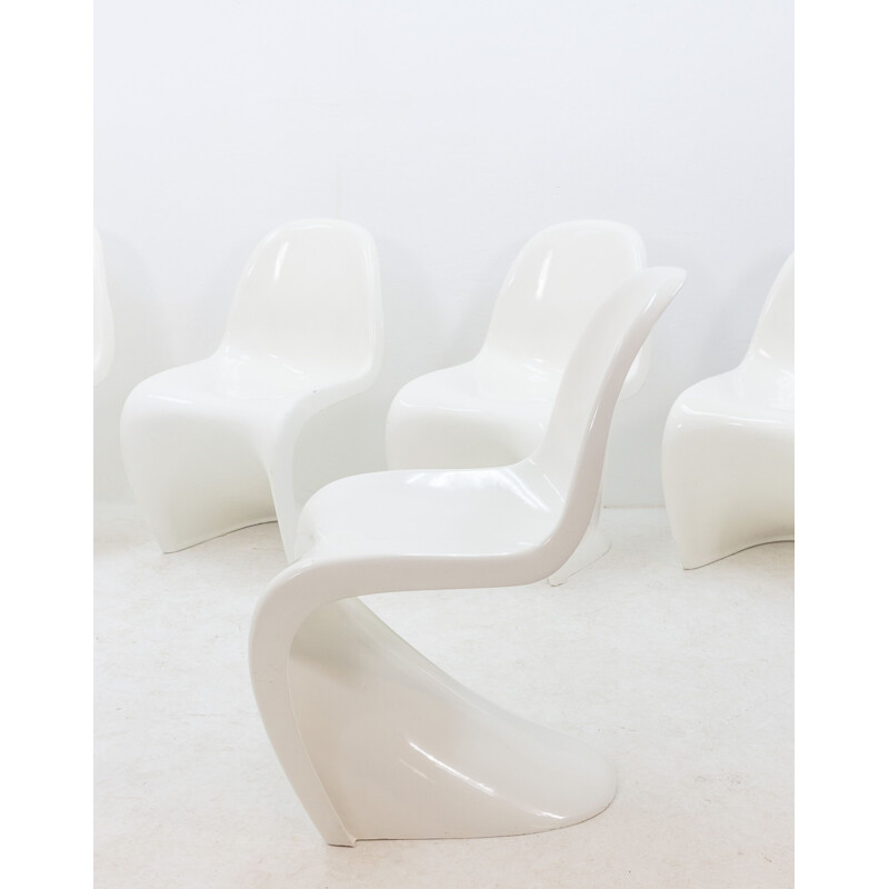 Set of 5 white chairs by Verner Panton