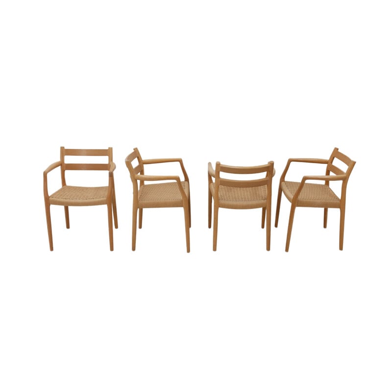 Suite de 4 chaises en chêne par Niels Otto Moller
