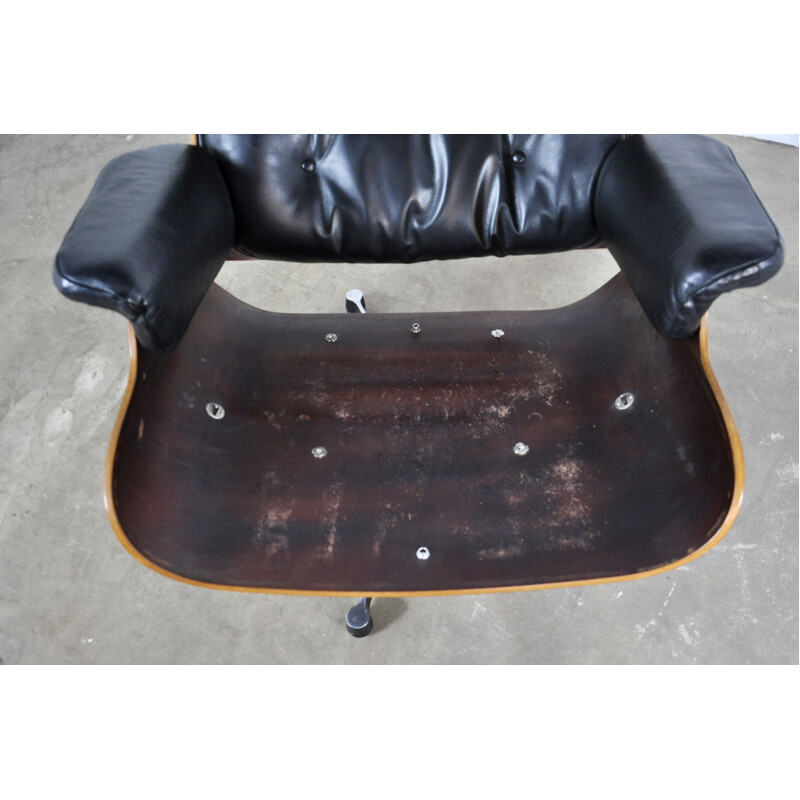 Vintage lounge chair by Eames for Herman Miller in rosewood and leather 1970s