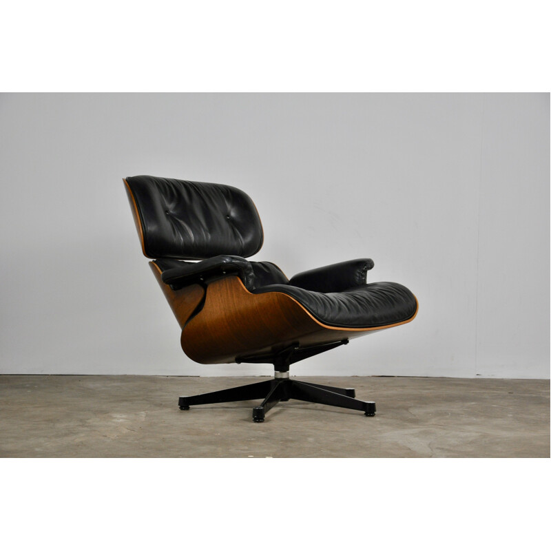 Vintage lounge chair by Eames for Herman Miller in rosewood and leather 1970s