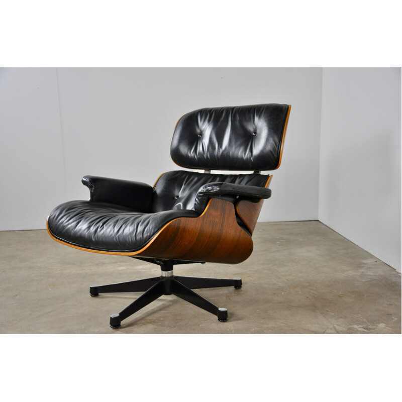 Vintage lounge chair by Eames for Herman Miller in rosewood and leather 1970s