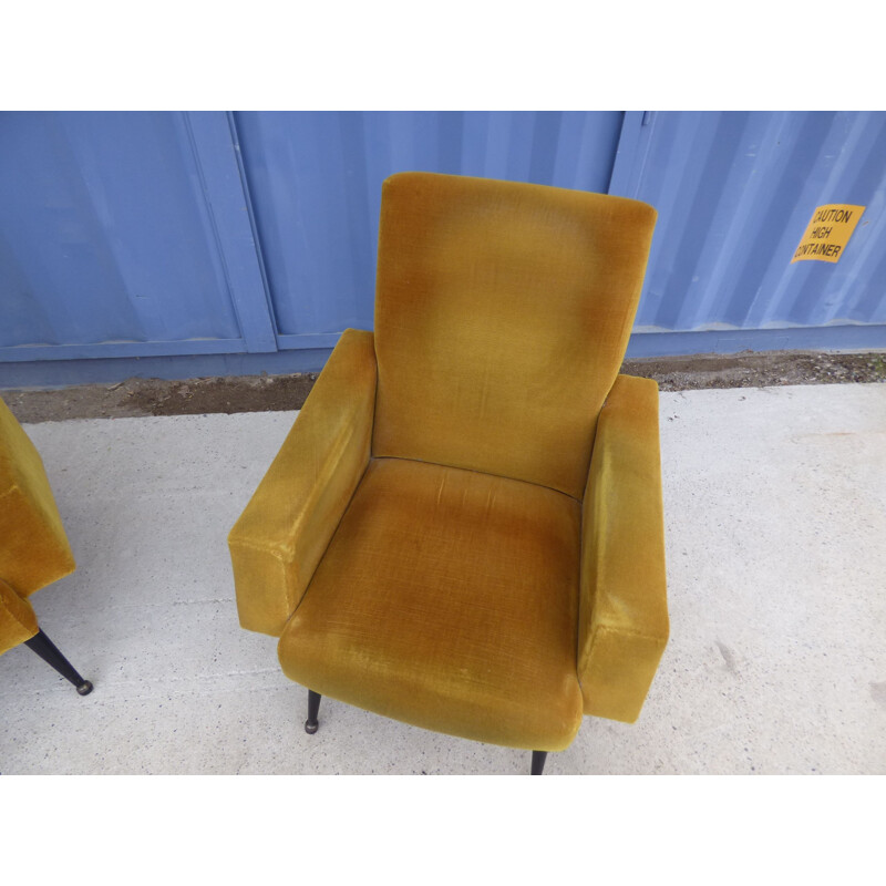 Paire de fauteuils vintage en velours moutarde Français 1960's