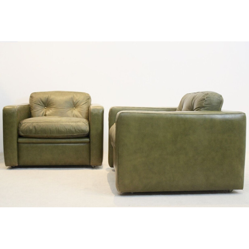 Pair of Lounge Chairs by Poltrona Frau in Olive green leather, Italy 1970s