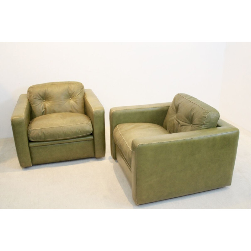 Pair of Lounge Chairs by Poltrona Frau in Olive green leather, Italy 1970s
