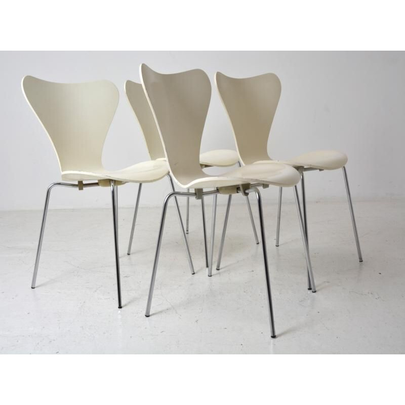 Set of 4 vintage white 7 chairs vintage for Friz Hansen in wood